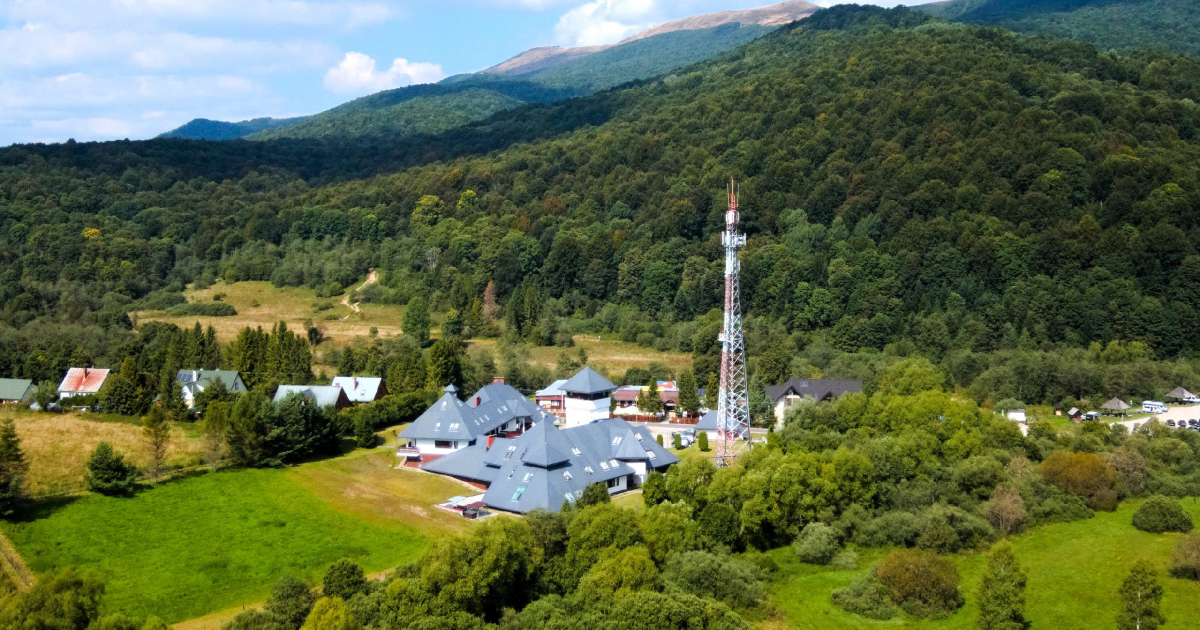 BIESZCZADY: Rozpalili ognisko i uciekli przed Strażą Graniczną! Kryli się… za śmietnikami!