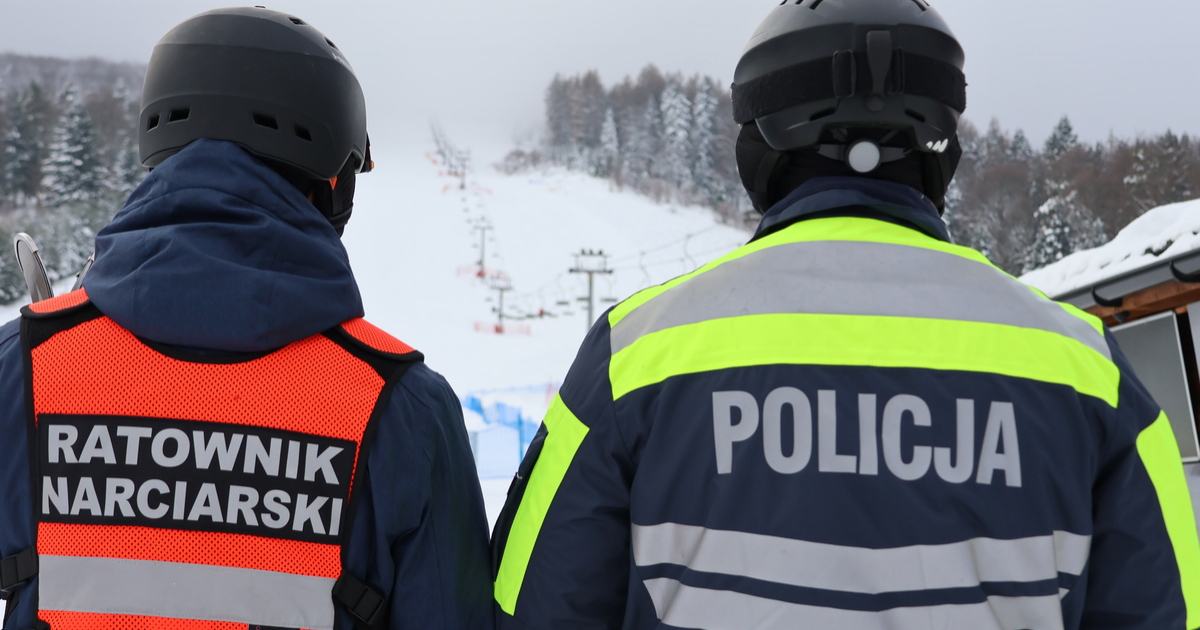 USTRZYKI DOLNE: Policjanci i ratownicy czuwają nad bezpieczeństwem [ZDJĘCIA]