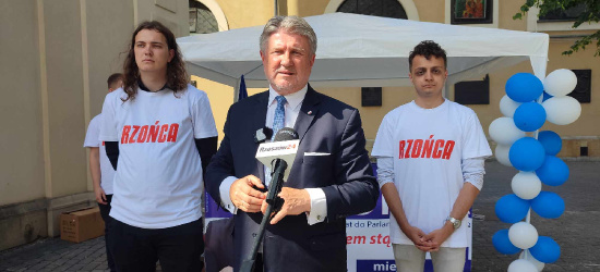 Trwa kampania wyborcza do Europarlamentu. Bogdan Rzońca odwiedził Rzeszów (VIDEO, ZDJĘCIA)