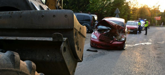 REGION: Pijany kierowca koparki uszkodził dwa pojazdy i motocykl (ZDJĘCIA)