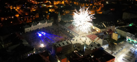 Sylwester na sanockim Rynku. Muzyka, taniec, pokaz laserów