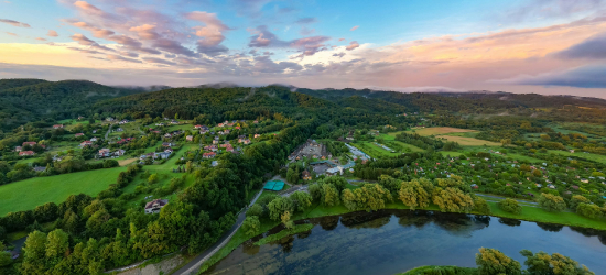 Karpackie Jarmarki Artystyczne w Sanoku! Muzyka, smaki i rękodzieło w Skansenie