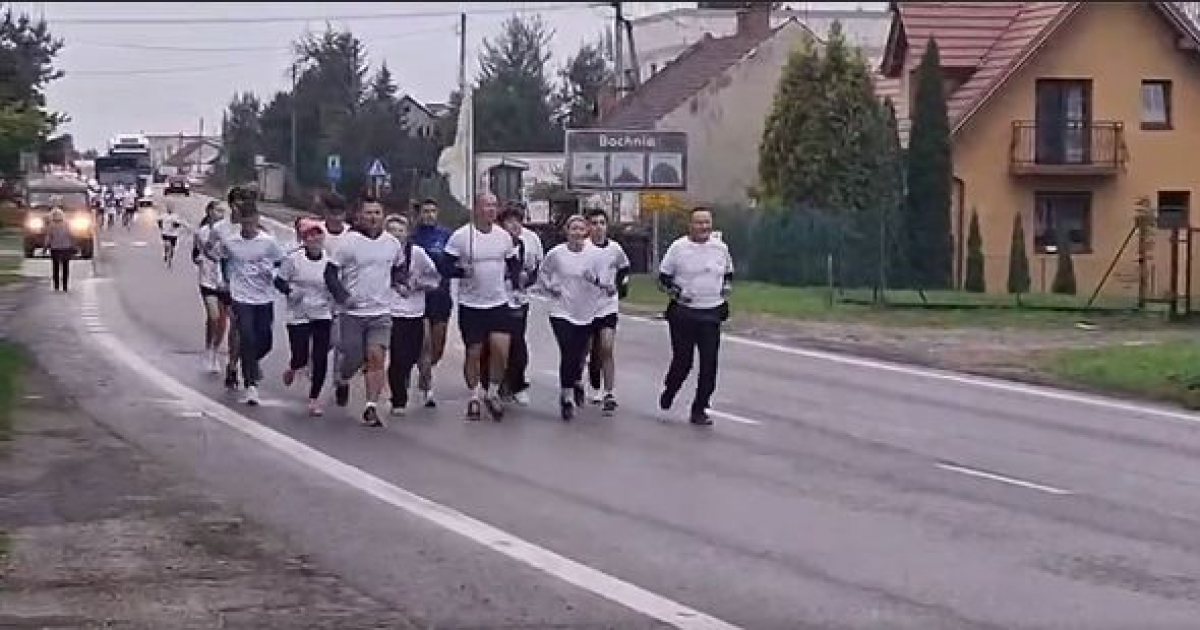 Sztafeta z Bochni w drodze do Sanoka. Uroczysta meta na Rynku [VIDEO]