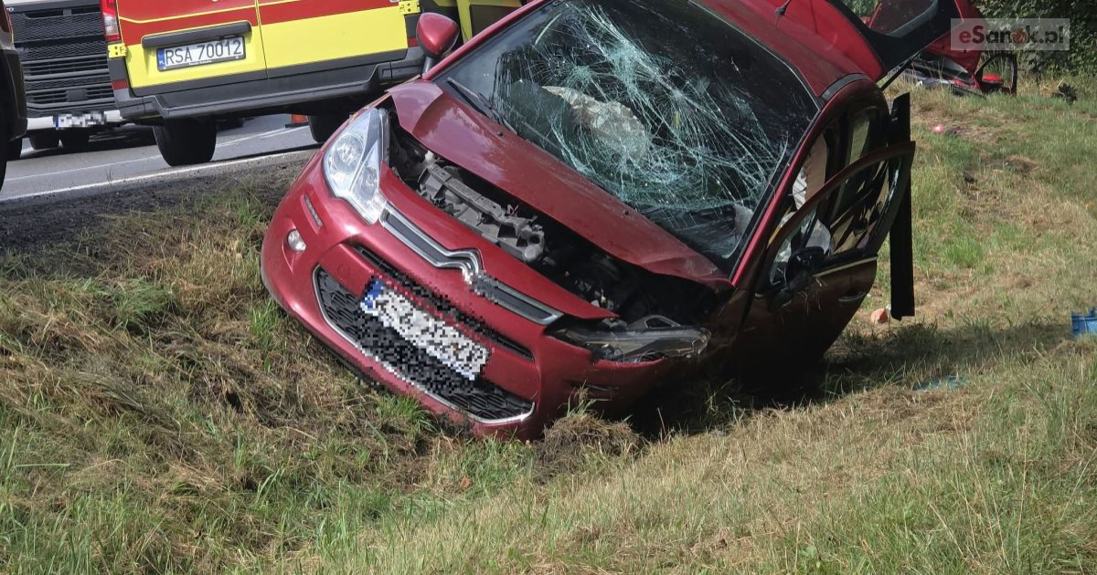 ZAGÓRZ: Zderzenie dwóch pojazdów na serpentynach. Jedna osoba trafiła do szpitala [VIDEO, ZDJĘCIA]