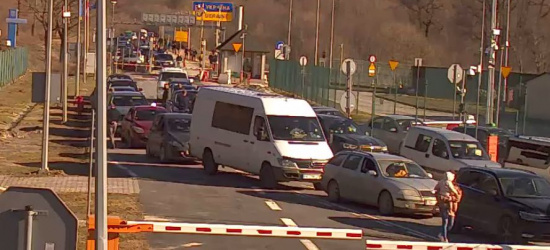PODKARPACIE : Sytuacja na granicy w Krościenku: UCHODŹCY SZTURMUJĄ GRANICE (FOTO)