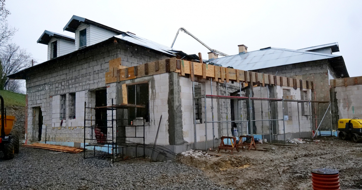 GMINA SANOK: Budowa żłobka w Czerteżu nabiera tempa! Zobacz postępy prac [ZDJĘCIA]