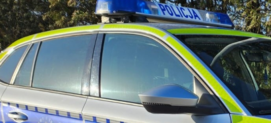 SANOK: Policjanci wyważyli drzwi, by ratować mężczyznę. Nieprzytomny 77-latek trafił do szpitala