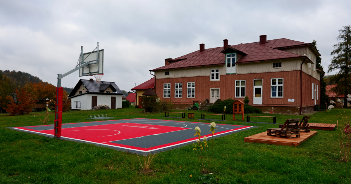 Tyrawa Solna zyskała nowe miejsce rekreacji. Boisko, leżaki i atrakcje dla mieszkańców