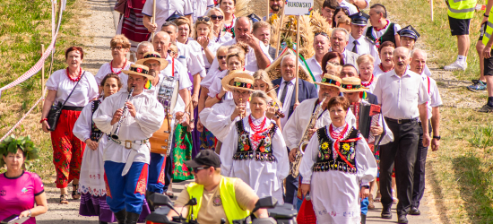 BUKOWSKO: Piękno tradycji. Dożynkowe dziękczynienie za plony (ZDJĘCIA)