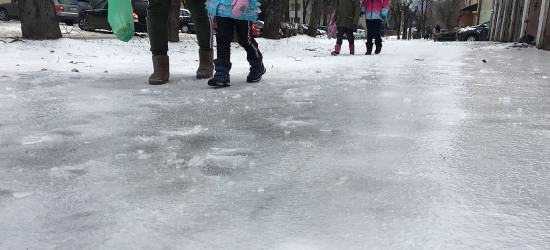 Uwaga! IMGW ostrzega przed marznącymi opadami. Będzie bardzo ślisko