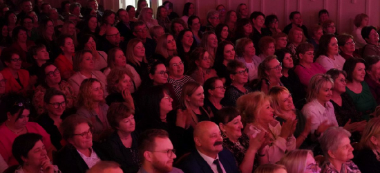 GMINA SANOK: Wyjątkowy Dzień Kobiet w Prusieku. Kabaret Czesuaf i muzyczne hity! [VIDEO, ZDJĘCIA]