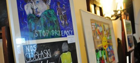 SANOK. Konkurs plastyczny dla dzieci i młodzieży „Bezpieczne Wakacje”