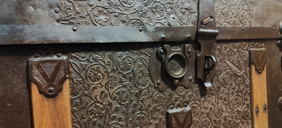 Skarb z przeszłości w sanockim skansenie. Wyjątkowy kufer wzbogacił zbiory muzeum [ZDJĘCIA]