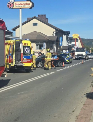 PILNE! Wypadek w Zagórzu! Cofające auto potrąciło 88-letnią pieszą [ZDJĘCIA]