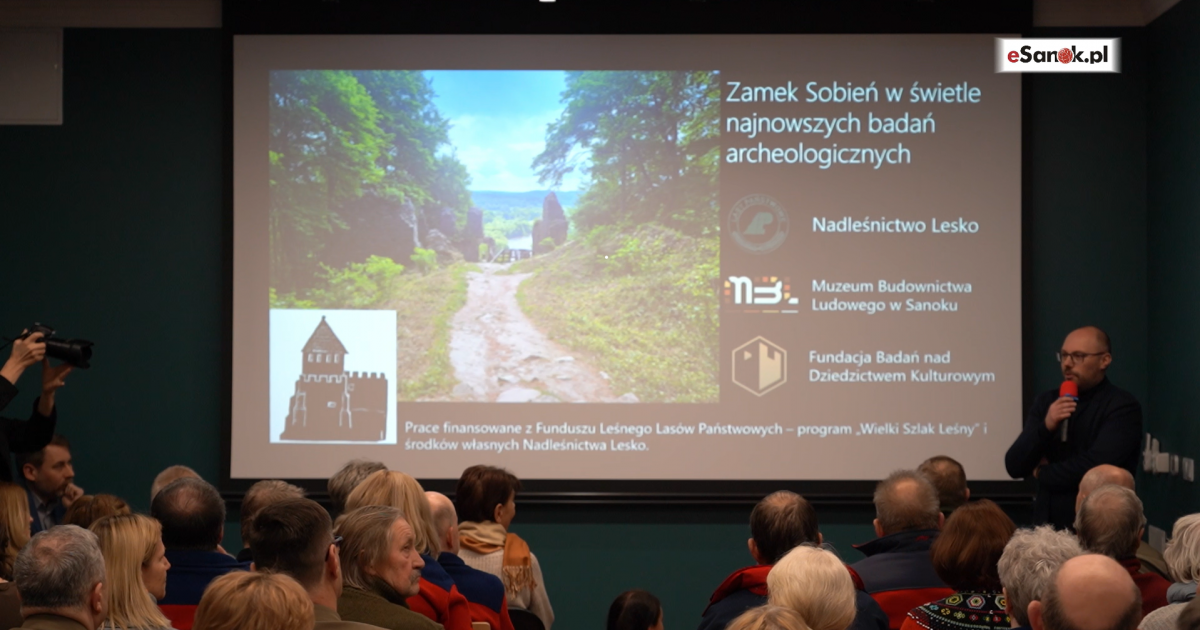 Tłumy na wykładzie o Zamku Sobień. Najnowsze odkrycia archeologiczne odsłaniają tajemnice [VIDEO, ZDJĘCIA]
