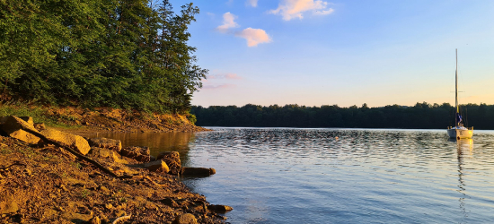 JEZIORO SOLIŃSKIE: 43-letnia kobieta spadła ze skarpy (ZDJĘCIA)