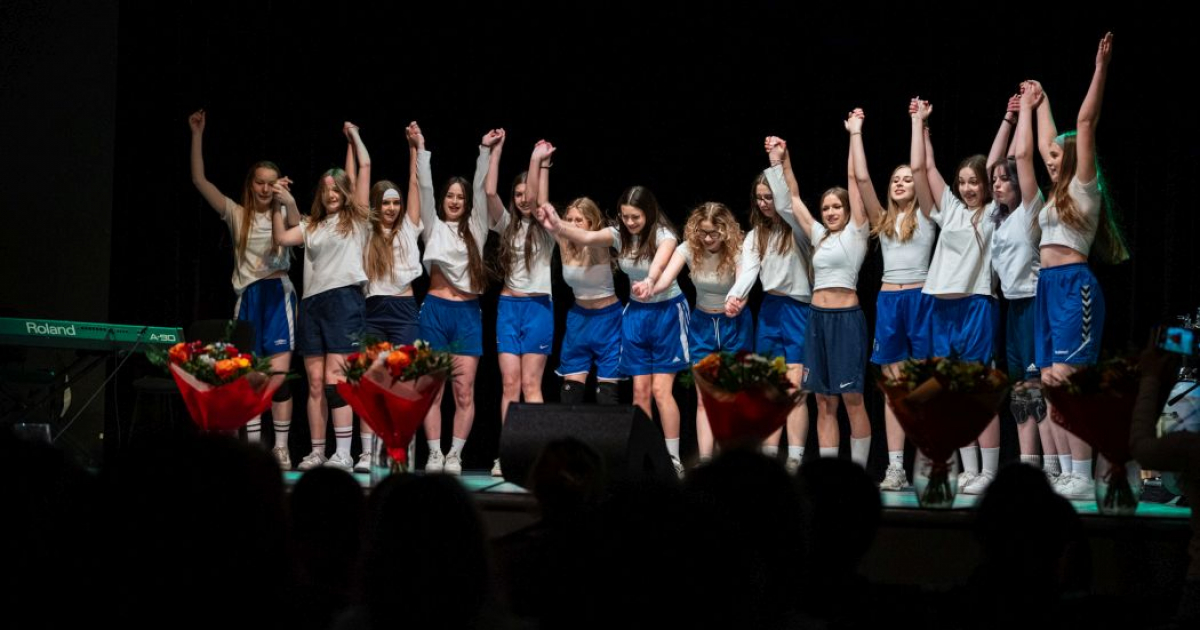 Uroczyste pożegnanie maturzystów II LO w Sanoku. Zuzanna Borczyk Absolwentką Roku [ZDJĘCIA]