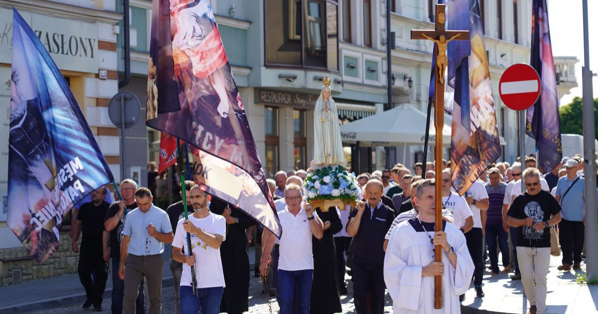 Mężczyźni chwycą za różańce. W sobotę kolejna odsłona Męskiego Różańca w Sanoku [VIDEO]