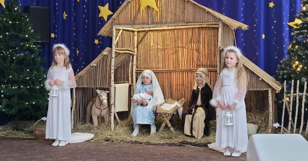 Jasełka które łączą pokolenia. Wzruszające występy przedszkolaków z SPP4 w Sanoku [ZDJĘCIA]