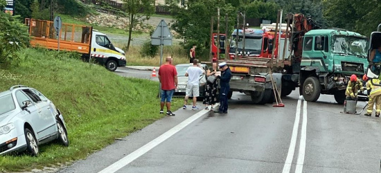 Zablokowana droga w Jurowcach! Zderzenie czterech pojazdów