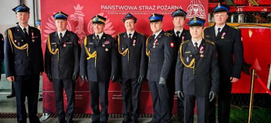 Strażacy z Leska odznaczeni za wzorową i długoletnią służbę [ZDJĘCIA]