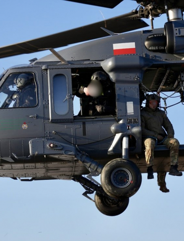 BIESZCZADY: Policyjny Black Hawk w akcji! Elitarne jednostki trenowały w trudnym terenie [VIDEO, ZDJĘCIA]