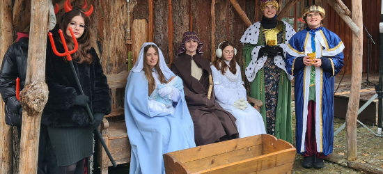 Tłumy na Jarmarku Bożonarodzeniowym w sanockim Skansenie! (VIDEO, FOTO)