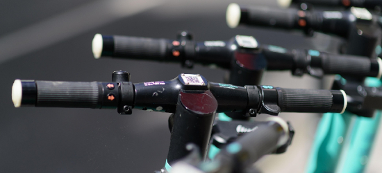 ZAGÓRZ: Pijany 21-latek na hulajnodze. Wywrócił się na ścieżce, pomogli mu ratownicy medyczni