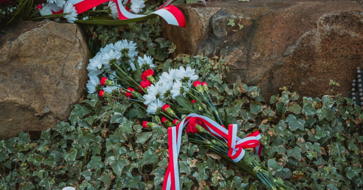 Hołd dla Ofiar Zbrodni Katyńskiej. „To jedna z najtragiczniejszych kart naszej historii” [ZDJĘCIA]