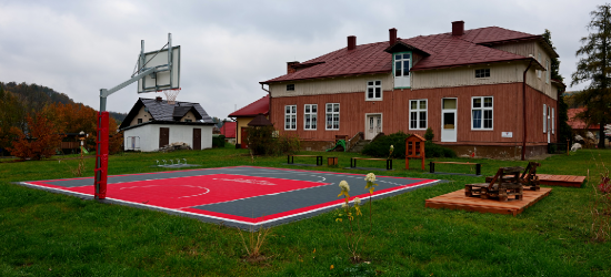 Tyrawa Solna zyskała nowe miejsce rekreacji. Boisko, leżaki i atrakcje dla mieszkańców