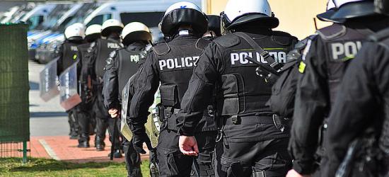 REGION: Policjanci z rzeszowskiej prewencji przygotowują się do interwencji na stadionach (FILM, ZDJĘCIA)