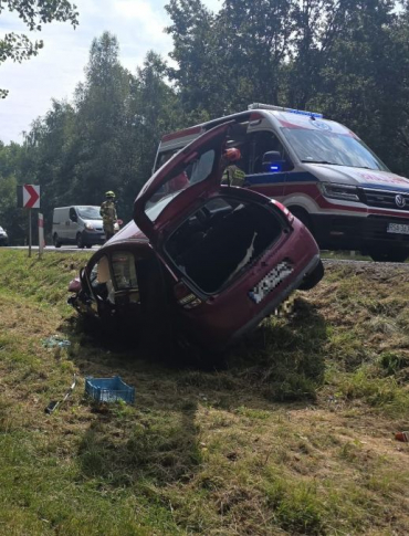 ZAGÓRZ: Zderzenie dwóch pojazdów na serpentynach. Jedna osoba trafiła do szpitala [VIDEO, ZDJĘCIA]