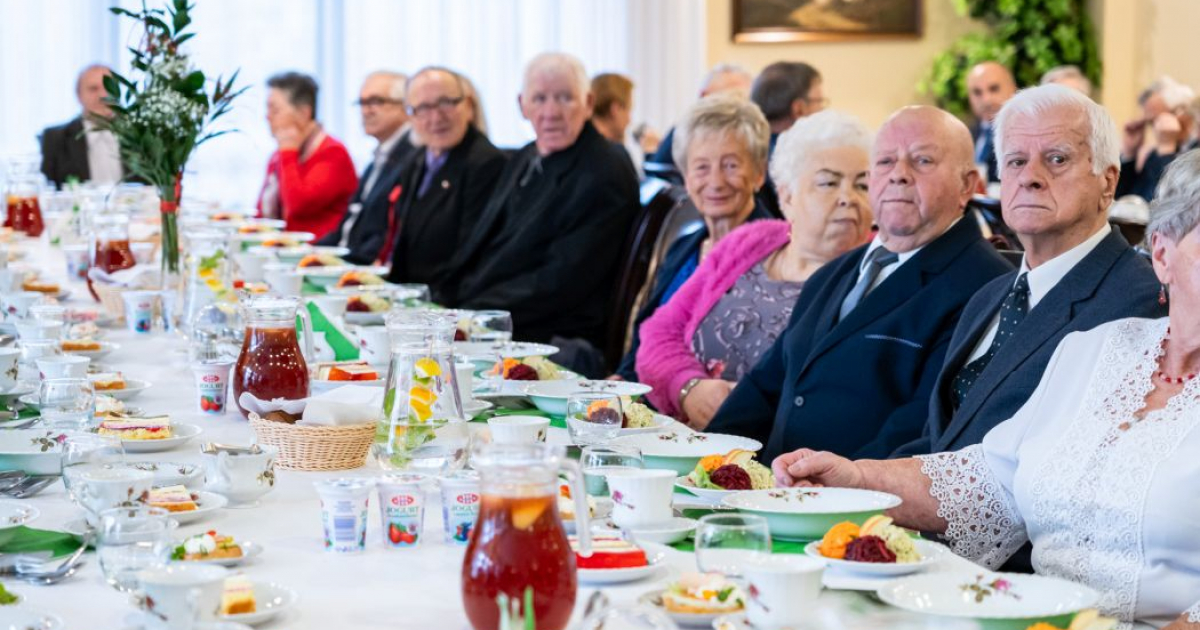 POWIAT SANOCKI: Diabetycy spotkali się w Sanoku. Były prelekcje, podziękowania i odznaczenia (ZDJĘCIA)