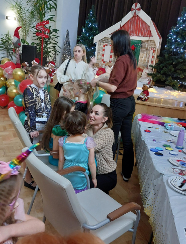 Bajkowe postacie opanowały parkiet w SPP4 w Sanoku! Karnawałowa zabawa dla najmłodszych [ZDJĘCIA]