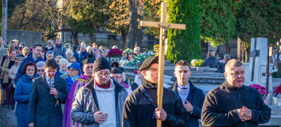 Uroczystość Wszystkich Świętych w Sanoku. Msza i procesja na Cmentarzu Centralnym (VIDEO, ZDJĘCIA)