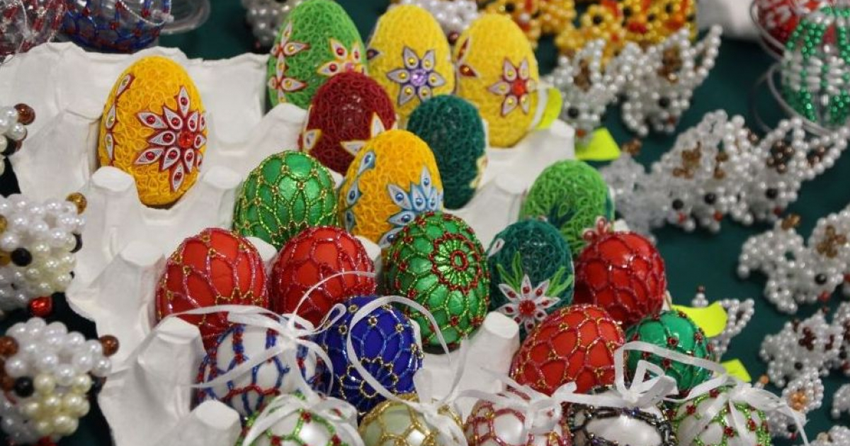 DZISIAJ: Kolorowe pisanki, palmy i baranki. Rusza XXX Wystawa Wielkanocna