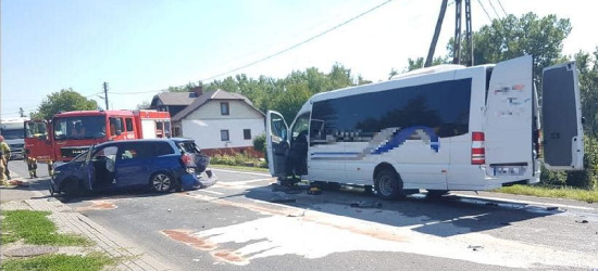 REGION. Wypadek z udziałem busa. 7 osób rannych, w tym dziecko