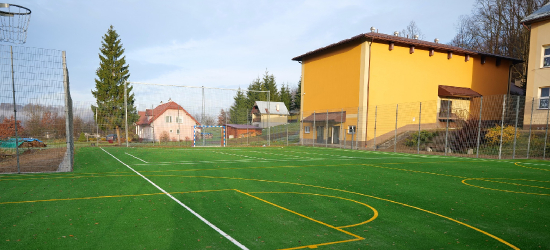 Nowoczesne boisko wielofunkcyjne przy Szkole Podstawowej w Dobrej już gotowe! [ZDJĘCIA]