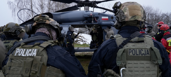 Black Hawk nad Soliną. Kontrterroryści ćwiczyli w ekstremalnych warunkach [VIDEO, ZDJĘCIA]