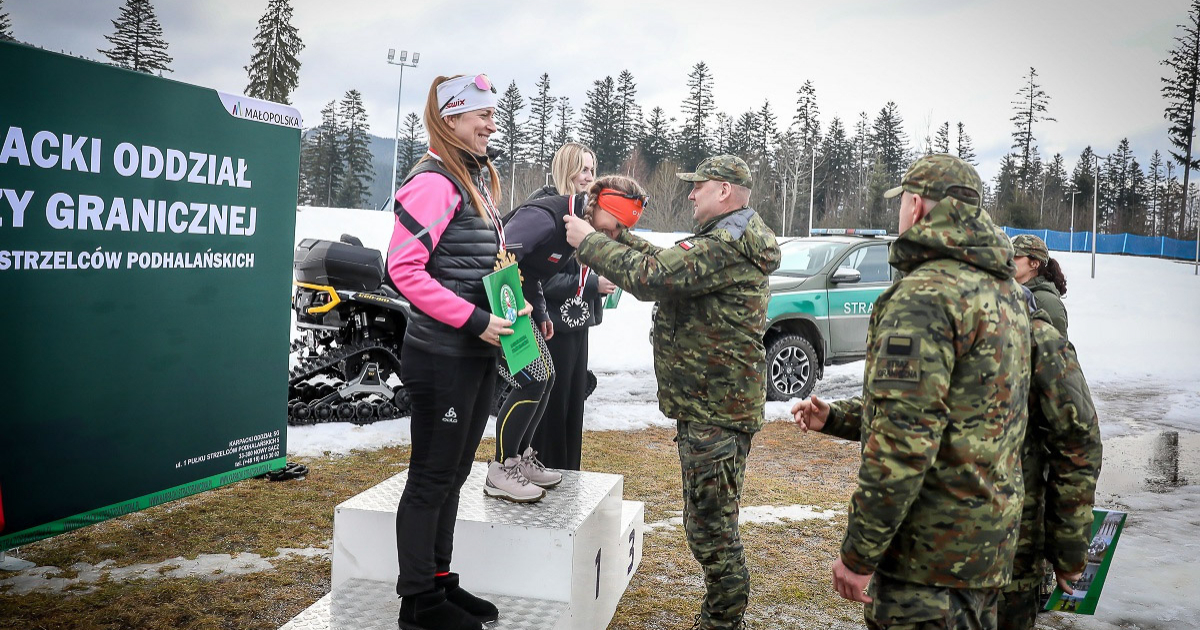 Sportowe sukcesy funkcjonariuszy BiOSG. Podium w narciarstwie i biathlonie [ZDJĘCIA]