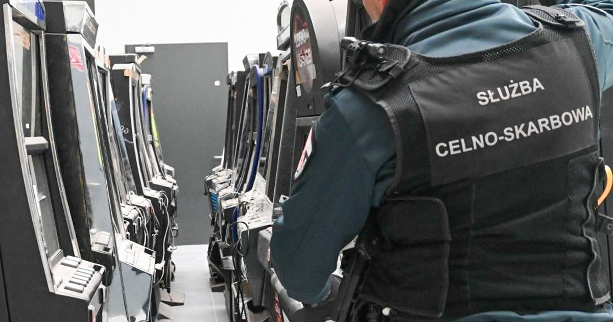 KAS rozbiła grupę przestępczą. 14 osób z aktem oskarżenia [VIDEO]