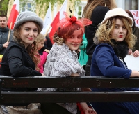 Młodzieżowa Parada Niepodległości przeszła ulicami Sanoka. Patriotyzm jest w ich sercach (FILM, ZDJĘCIA)