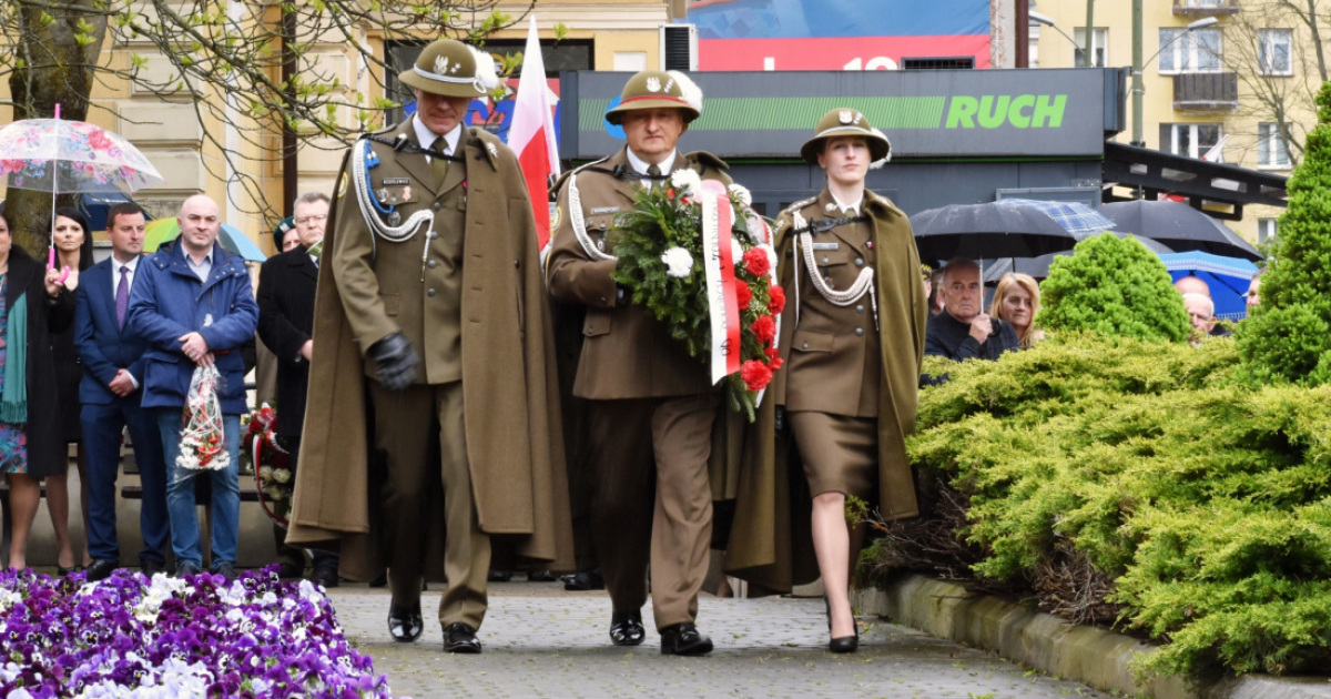 SANOK: Złożenie kwiatów podczas uroczystości Święta Konstytucji 3 Maja. Ważny komunikat starostwa