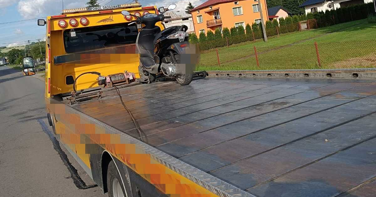NIEBOCKO: Pijany motorowerzysta zatrzymany przez policję. Miał blisko 3 promile i jechał bez uprawnień