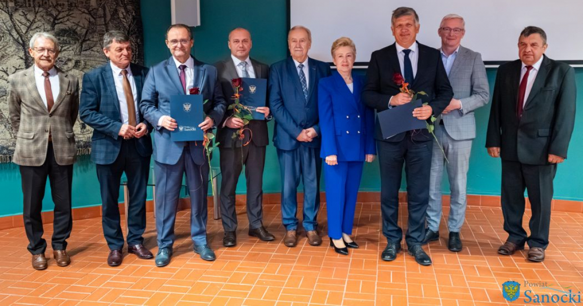 Uhonorowano Sanockich nauczycieli podczas Dnia Edukacji Narodowej (ZDJĘCIA)