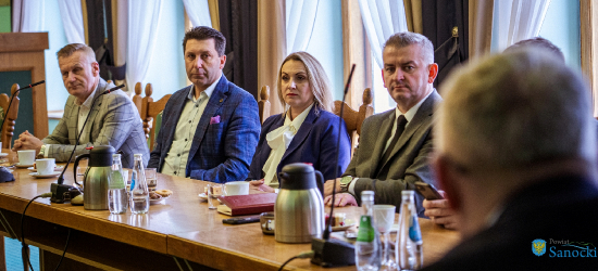 Bezpieczeństwo i rozwój regionu. Konwent Wójtów i Burmistrzów Powiatu Sanockiego [ZDJĘCIA]
