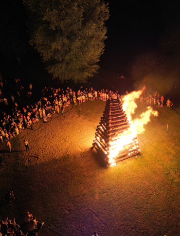 Noc Świętojańska w Tyrawie Solnej. Ogień rozświetlił najkrótszą noc w roku [ZDJĘCIA, VIDEO]
