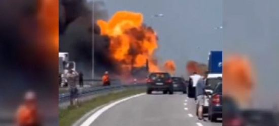 Ogromy pożar tira z łatwopalnymi substancjami na S19! (VIDEO)