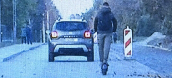 Pędził na hulajnodze elektrycznej i mandat go nie ominął