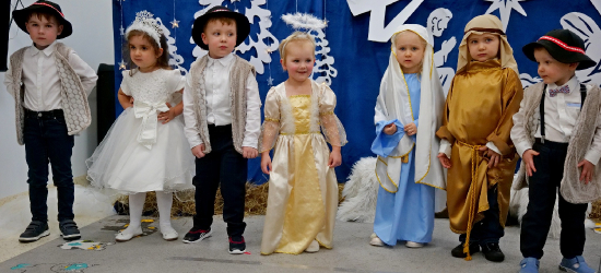 GMINA SANOK: Przedszkolna Wigilia w Jurowcach. Wzruszające jasełka i świąteczna atmosfera wśród najmłodszych [ZDJĘCIA]